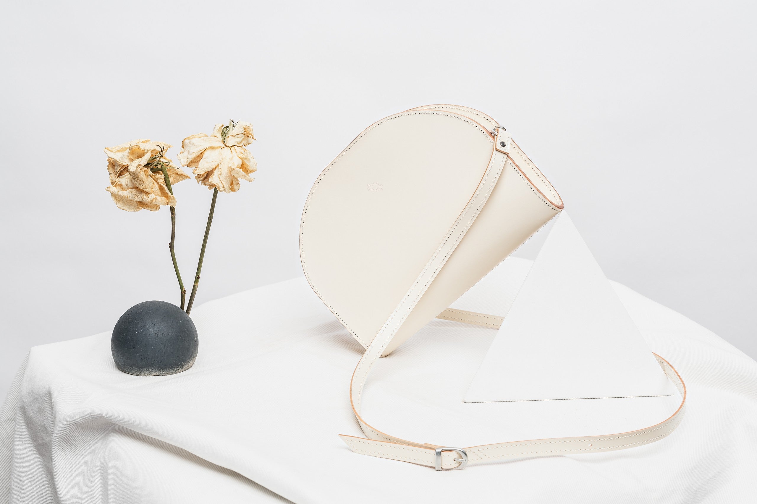 Leather Handbag Half Moon - Cookie
