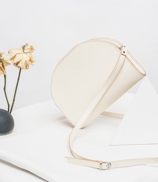 Leather Handbag Half Moon - Cookie