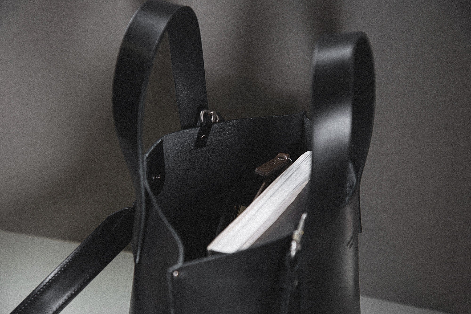 Model Bucket - Black